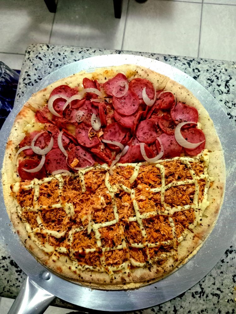 Pizza Calabresa e Frango com Catupiry